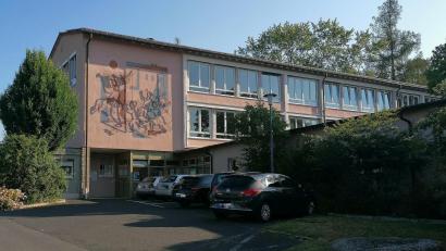 Bild: vsr
Stabile Schülerzahlen sichern die Grundschule Krummennaab. Im kommenden Schuljahr besuchen 116 Buben und Mädchen die Schule.