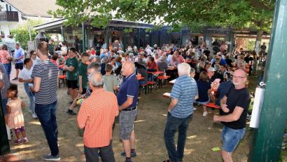 Bild: u
Gut 1500 Gäste folgten der Einladung des Anglervereins zur 15. Nacht am See und zum 40. Fischerfest. Sie ließen sich die kulinarischen Schmankerln schmecken, die ihnen das rund 60-köpfige Helferteam anbot.