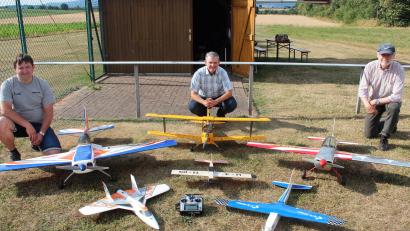 Bild: stg
Modellflieger sind das große Hobby von Christian Leypold, Edgar Schindler und Armin Weber (von links).