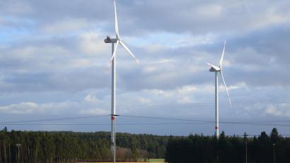 Symbolbild: bey
Bereits im Jahr 2011 ließ die Gemeinde Etzenricht mögliche Standort für Windräder ermitteln. Davon bleiben jetzt noch zwei Standorte übrig. Da damaligen Ergebnisse wurde aber für die jetzige Meldung an den Regionalen Planungsverband nicht aktualisiert.