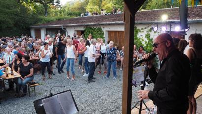 Bild: krb
Soul Station rockt den Klostergarten bei der Serenade in Neustadt