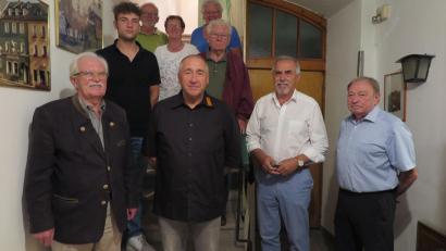 Bild: jzk
Den neuen Vorstand bilden Josef Krauß, Andreas Scheuch, Hans Rauch, Franz Zetlmeisl (vorne von links), Emanuel Merkl, Josef Götz, Rita Ponnath, Christiana Zaglmann und Georg Heldmann (dahinter von links)..