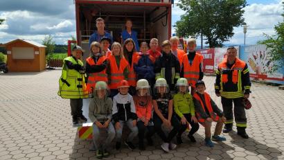 Bild: Grundschule Konnersreuth/exb
Viel gelernt haben die Drittklässler der Grundschule Konnersreuth bei einem Besuch bei der örtlichen Feuerwehr.