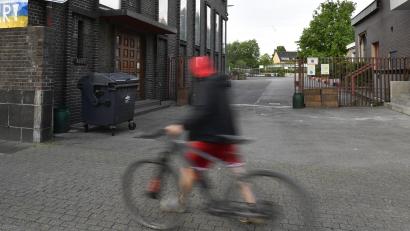 Symbolbild: Roberto Pfeil/dpa
Die Polizei sucht den Täter, der am Weidener Bahnhof ein Fahrrad gestohlen hat.