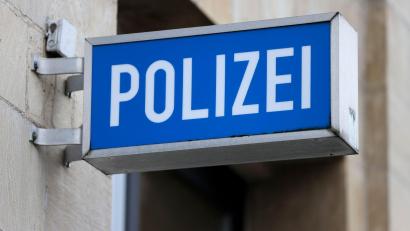 Symbolbild: Jan Woitas/dpa-Zentralbild/dpa/Symbolbild
Der 23-Jährige hat sich nun der Polizei gestellt.