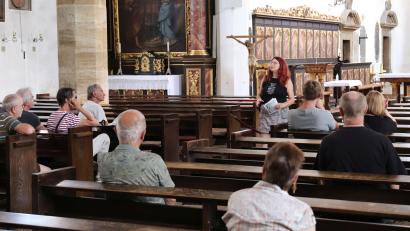 Bild: Corinna Groth
In der Marienkirche berichtrete Stadtführerin Patrizia Zimmermann über Christian Augusts Konversion und seine religiöse Toleranzpolitik.