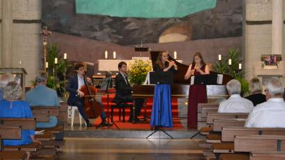Bild: kki
Barock im modernen Kirchenbau (von links): Santiago Parra Herrara (Cello), Baptiste Guittet (Cembalo), Alessandra Riubaldas Wickers (Flöte) und Sophie Legat (Flöte).