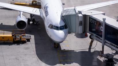 Bild: Sven Hoppe
Die Lufthansa streicht wegen des Verdi-Warnstreiks am Mittwoch nahezu das komplette Flugprogramm an ihren deutschen Drehkreuzen Frankfurt und München.