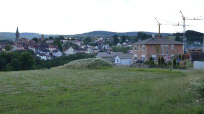 Bild: Benkhardt
Direkt im Anschluss an das Baugebiet "Naabhöhe I" will die Stadt Erbendorf das Baugebiet "Naabhöhe II" ausweisen. Nun wurden Änderungen am Bebauungsplan vorgenommen, mit denen sich die Mehrheit im Stadtrat nicht einverstanden zeigte.