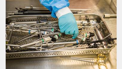 Symbolbild: Wolfram Kastl
Unter anderem fehlen Knochenmeisel und Klemmen.