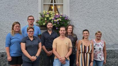 Bild: szl
Führen in den kommenden drei Jahren die Geschicke des Ortsverschönerungsvereins Wurz: Sarah Berg, Sven Gleißner, Sonja König, Sven Förster, Bernd Förster, Renate Greiner, Christina Kulikow und Marianne Kowalek (von links).
