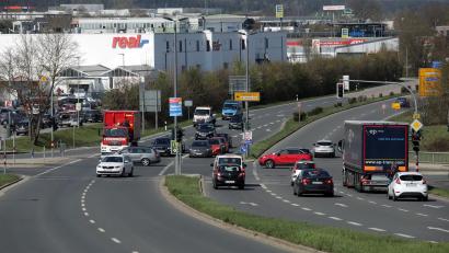 Bild: Wolfgang Steinbacher
Das Pflegerkreuz am westlichen Stadteingang stößt an seine Kapazitätsgrenzen. Aus diesem Grund sollen die Kreuzung selbst und die Kreuzung Fuggerstraße jetzt ertüchtigt werden.