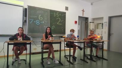 Bild: Jochen Schienle/exb
Bei der Schulmeisterschaft im Kopfrechnen setzte sich (von links) Emma Schwegler vor Pia Wehrl, Tobias Irl und Yannik Schobel durch.