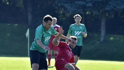Archivbild: Hubert Ziegler
Tobias Eichermüller (links) erzielte die 2:1-Führung für den 1. FC Rieden.