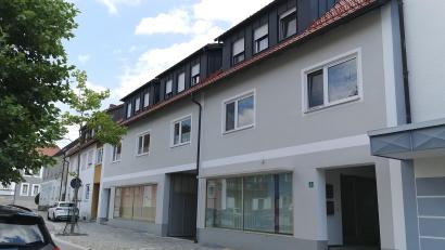 Bild: Portner
Die zwei leerstehenden Gewerbeeinheiten in den Mehrfamilienhäusern Schönseer Straße 4 und 6 werden zu Wohnungen umgebaut.