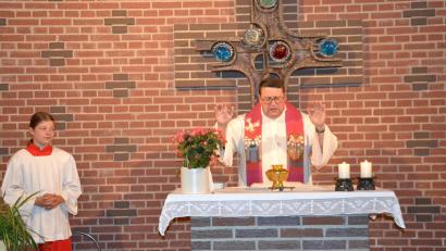 Bild: gi
Pfarrer Udo Klösel hält den Festgottesdienst zum Patrozinium der Ortskapelle Sankt Jakobus in Gaisheim.