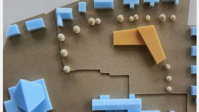 Repro: hd
Einstimmig entschied sich der Stadtrat beim Neubau der Kindertagesstätte für eine Anordnung der Gebäudeteile (orange) in Winkelform.