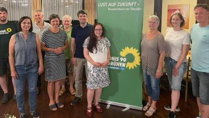 Bild: Grüne/exb
Das Vorstandsteam des Grünen-Kreisverbandes; in der Mitte die Kreissprecher Anne Droste und Harald Neumann (Vierte und Fünfter vpn rechts).