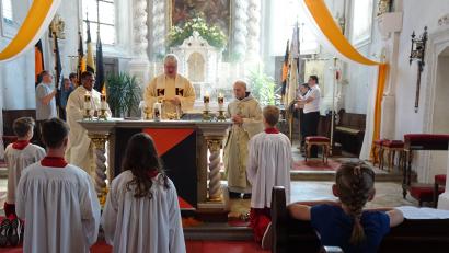 Bild: hm
Höhepunkt der Jubiläumsfeier war der festliche Gottesdienst mit Diözesanpräses Karl-Dieter Schmidt (Mitte), Ehrenpräses Pater Bernhard Braun und Kolpingpräses Pater Robin.