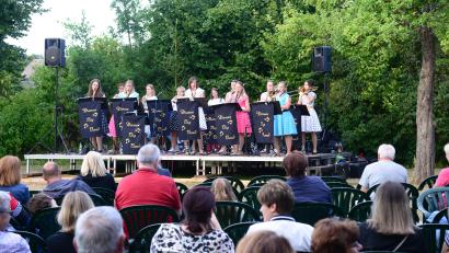 Bild: bey
Die Waidhauser Damen-Big-Band tritt bei der letzten Serenade dieses Jahres in Windischeschenbach auf.