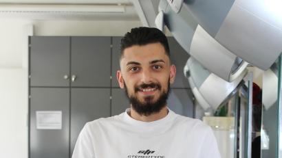 Bild: Evi Wagner
Jehad Sara arbeitet bereits in Syrien als Friseur, jetzt macht er eine Ausbildung in Deutschland.