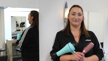 Bild: Evi Wagner
Glücklich im Friseurhandwerk: Teilzeit-Azubi Michelle Högl.