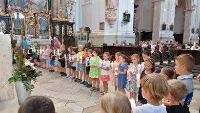 Bild: Monika Mittereder/exb
Ein Tauferinnungsfest feierten die künftigen Schulkinder in der Basilika Waldsassen.