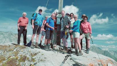 Bild: Ludwig Kirschhock/exb
Die Sulzbach-Rosenberger Alpinisten auf dem Gipfel des Kraxentragers (2999 Meter).