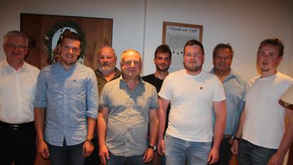 Bild: kro
Das Vorstandsteam der CSU Griesbach-Großkonreuth hat sich stark verjüngt. Im Bild: (von links) Stellvertretender CSU-Kreisvorsitzender Johannes Reger, Lukas Üblacker, Erich Beck, Klaus Schöner, Johannes Rubenbauer, Tobias Häring, Georg Rubenbauer und Christoph Beck.