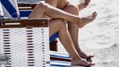 Bild: Axel Heimken/dpa
Auch Krebspatienten, die krankgeschrieben sind, können verreisen. Bei Auslandsurlauben braucht man aber die Zustimmung der Krankenkasse, um auch in den Ferien Krankengeld zu bekommen.