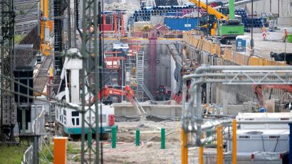 Archivbild: Sven Hoppe/dpa
Massive Kostensteigerungen und jahrelange Verzögerungen werden befürchtet: Die Baustelle der zweiten S-Bahn-Stammstrecke in München wird derzeit heiß diskutiert.