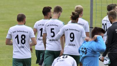 Archivbild: Hubert Ziegler
Die Spieler der DJK Gebenbach machen sich bereit für das vierte Spiel in der Bayernliga Nord. Gegner ist der Vorjahresdritte ATSV Erlangen.