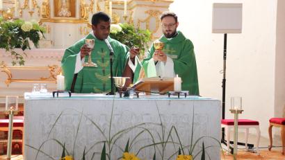 Bild: Karl Gerstenhöfer
Der Pfarrverband Illschwang, Kastl, Ursensollen verabschiedet sich von Pfarrvikar Thomas Sanikommula.