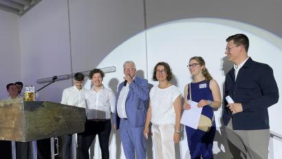 Bild: fphs
Die vierte Generation steht beim Maschinenbau-Unternehmen Müssel bereits in den Startlöchern. Auf dem Bild zu sehen sind das Ehepaar Hannes und Silvia Müssel mit ihren drei Söhnen Maximilian, Leopold, Ludwig und Tochter Maria.