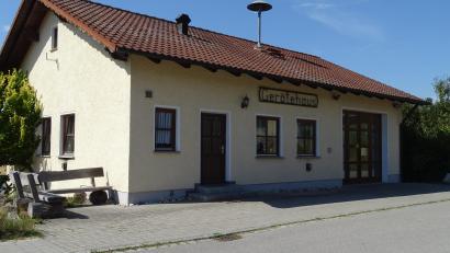 Bild: Houschka
Die Feuerwehr ist ausgezogen. Nun sollen die Höglinger Ortsvereine ein Nutzungsrecht für das Haus an der Hansenbergstraße bekommen.