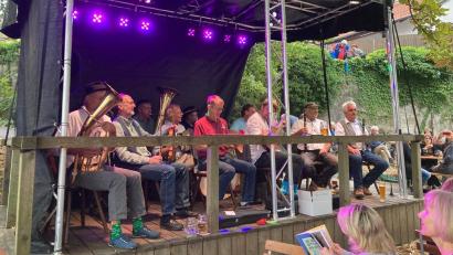 Bild: ige
Beim Freiluftkonzert im Landkutsche-Biergarten präsentierten sich die Bettler über vier Stunden entspannt und doch musikalisch hochwertig.