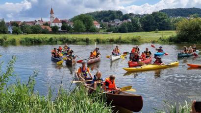 Bild: Hans-Jürgen Rudnik/exb
Eröffnung des Ferienprogramms des Stadtjugendringes Weiden mit einer Kanufahrt auf der Naab
