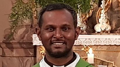 Bild: gi
Pfarrer Albert Joseph Jesuraj vertritt Pfarrer Udo Klösel während seines Urlaubs.