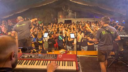 Bild: vöt
Stimmung, Gaudi, Party: Mit den Urwaidlern hatte der Handballverein das richtige Händchen.