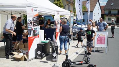 Bild: gmü
Viel zu sehen und viel zu testen gab es auf dem Kohlberger Marktplatz in Sachen Energieeinsparung