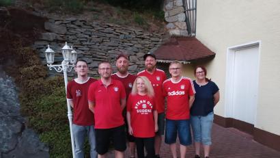 Bild: adj
Die neue Führungsriege (hinten, von links): 2.Kassier Daniel Marzi (neu), VorsitzenderJens Zeiler (neu), Stellverteter Kai Klarner (neu) sowie (vorne, von links) Schriftführer Markus Hartmann (neu) sowie die Beisitzer Simone Hartmann (neu), Peter Lingl, und Christine Kirner.