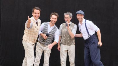 Bild: do
Alte Volksweisen, teils traditionell, teils modern gibt die A-Cappella-Gruppe "Maybebop" im Innenhof des Klosters Speinshart zum Besten.