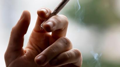 Symbolbild: Fabian Sommer/dpa
Ein Pkw- und ein E-Scooter-Fahrer sind am Dienstag von der Polizei kontrolliert worden. Beide Männer standen unter Drogeneinfluss.