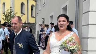 Bild: frd
Sie haben sich getraut: Nach vier Jahren Probezeit schließen Silvia und Manuel Salomon aus Höflarn bei Niedermurach den Bund der Ehe.