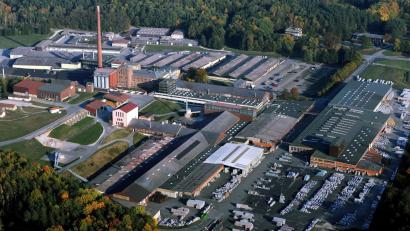 Bild: gfr
Das Werk des Fliesenherstellers Buchtal Agrob (Deutsche Steinzeug) liegt in einem Waldgebiet zwischen Schwarzenfeld und Fensterbach.