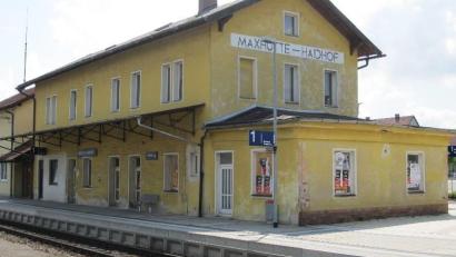 Bild: Bundespolizei/exb
Am Bahnhof Maxhütte-Haidhof wurde ein rechtsextremes Kennzeichen an die Wand gesprüht.