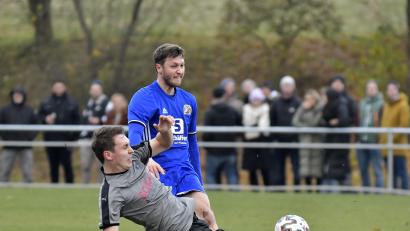 Archivbild: Hubert Ziegler
Alexander Egerer (hinten) war in der vergangenen Saison mit 17 Treffern der viertbeste Torschütze der Bezirksliga Nord.
