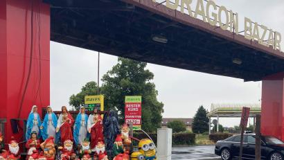 Bild: ca
Jesus, die Minions und barbusige Gartenzwerge. So kennen Oberpfälzer die Asiamärkte in Tschechien. In den Hinterstübchen der Buden werden Drogen verkauft.