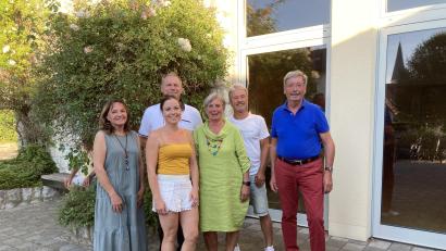 Bild: Eduard Hanauer
Diese Sparten- und Übungsleiter sind in den nächsten zwei Jahren in den einzelnen DJK-Abteilungen aktiv (von links): Gertraud Mertel (Volleyball), Marina Wegener (Gymnastik), Rainer Stauber (Vorsitzender), Elfriede Götz (Gymnastik), Konrad Opitz (Fitness, Freizeitfußball) und Eduard Hanauer (Tennis).