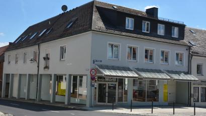 Bild: jr
Die Räumlichkeiten des ehemaligen Schuhhauses Mörtl am Unteren Marktplatz in Mitterteich nutzt künftig die Firma Schuhmode Hofbauer aus Cham.